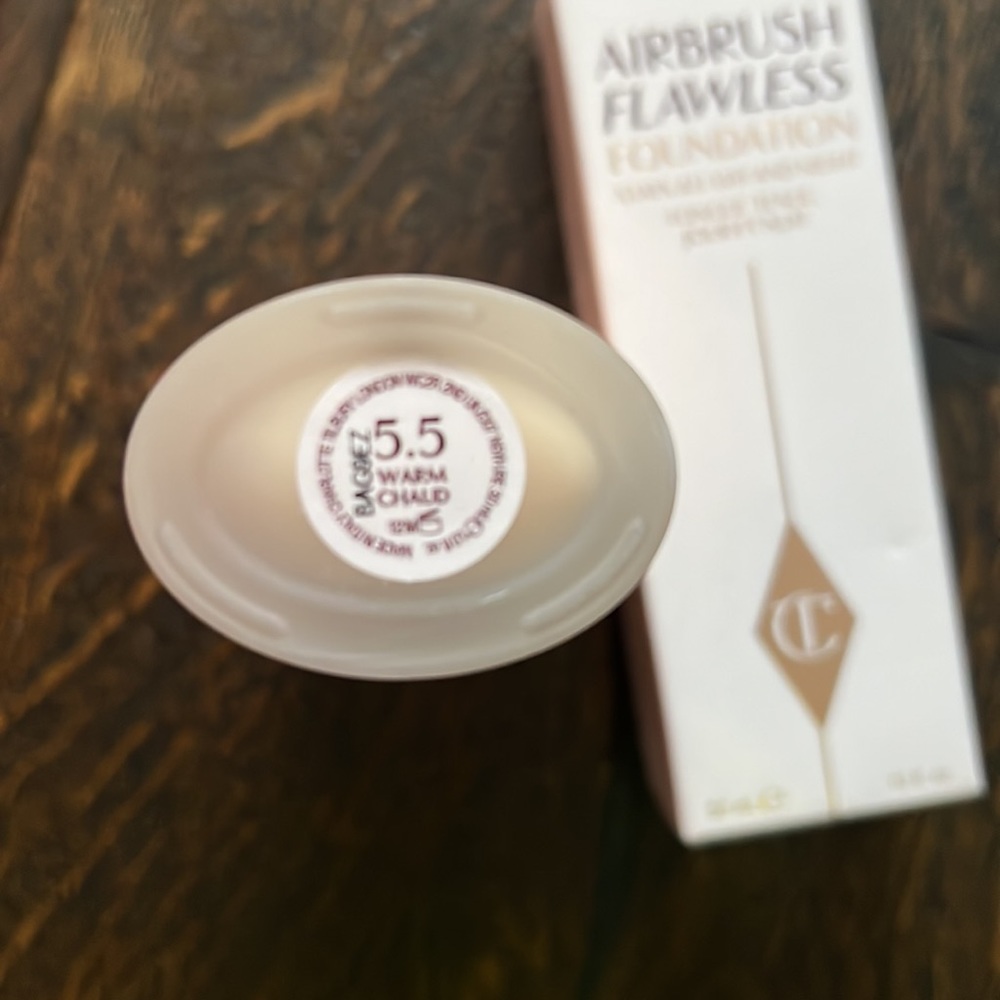 AIRBRUSH FLAWLESS FOUNDATION - 5.5 WARM - Picture 7 of 10